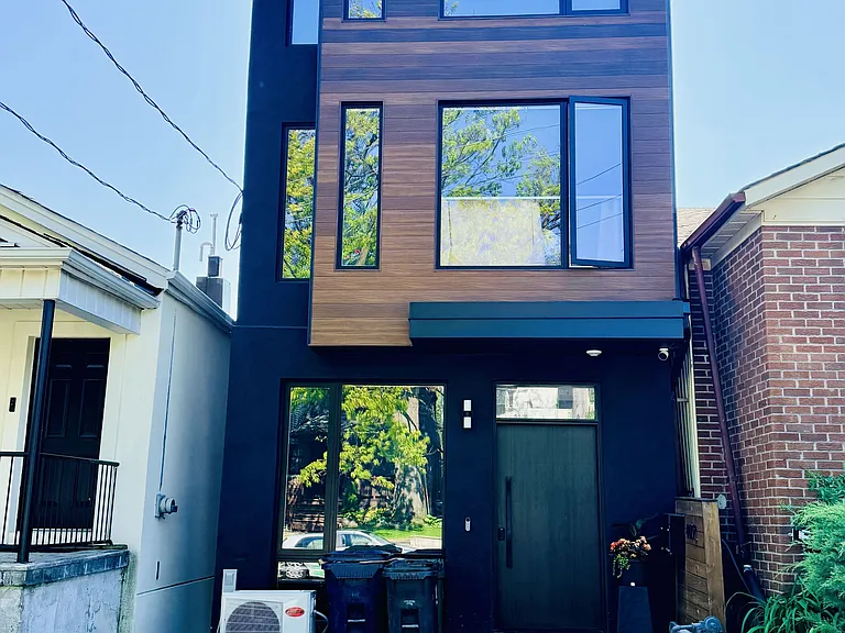 402 McRoberts Ave — Photo 1