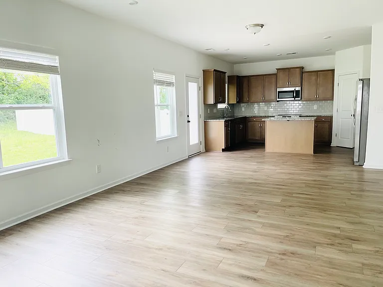 313 Winston Way — Photo 5