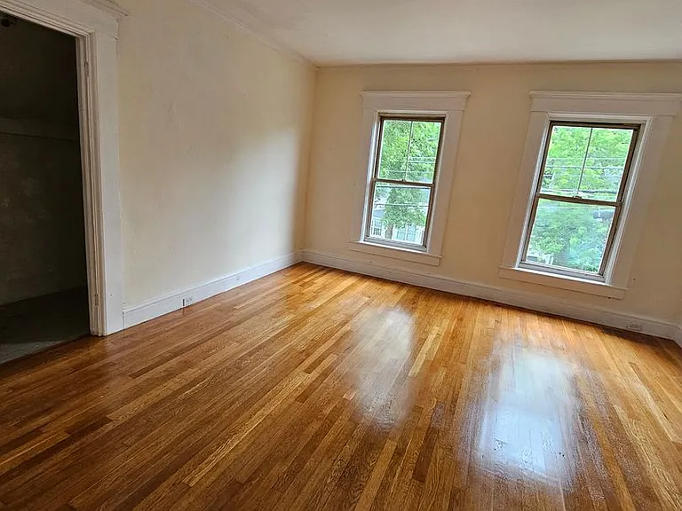 605 Hall St — Photo 15