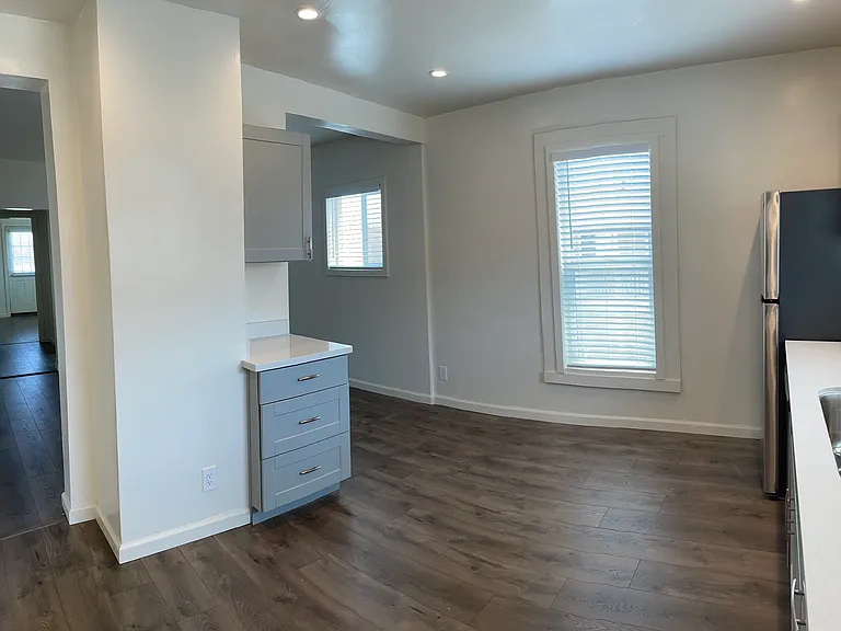 316 Van Buren St #33 — Photo 5