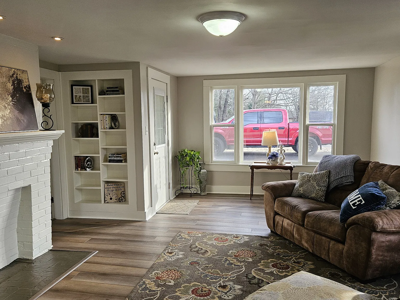3 bed, 1.5 bath, 1300 sqft, $1,500 — Photo 2