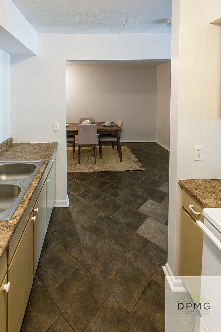 Welcome to 319 E. Hillsdale St. Lansing, MI 48933!! — Photo 1