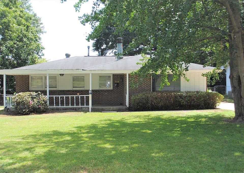 1st image of 104 E Salem Dr