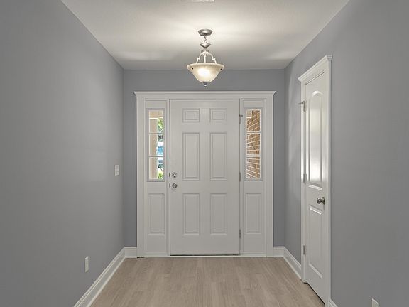 5th image of 102 Mason Ave