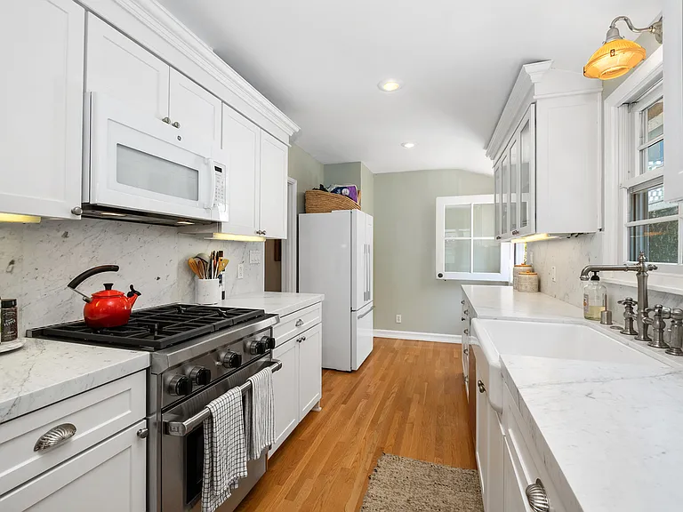 425 Graceland Dr — Photo 11