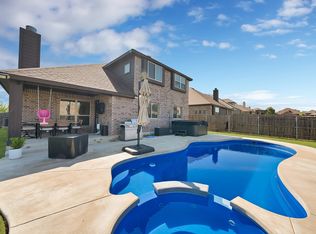 1040 Weeping Oak Dr, Burleson, TX 76028
