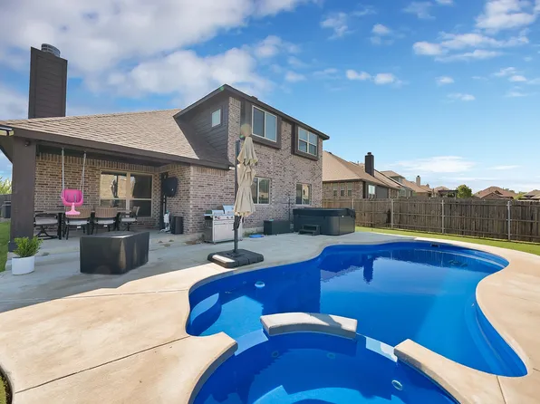 1040 Weeping Oak Dr, Burleson, TX 76028