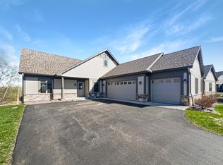121 Highland Dr, Carver, MN 55315