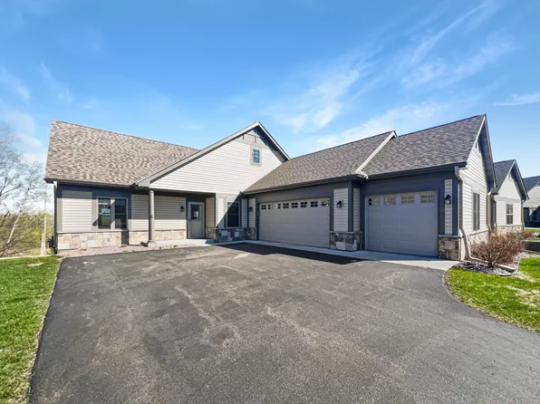 121 Highland Dr, Carver, MN 55315