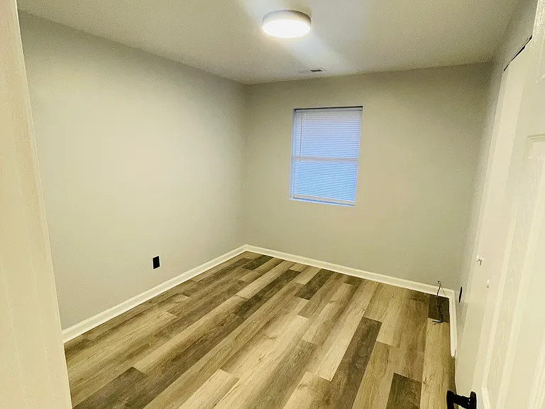 1217 Allen St — Photo 9
