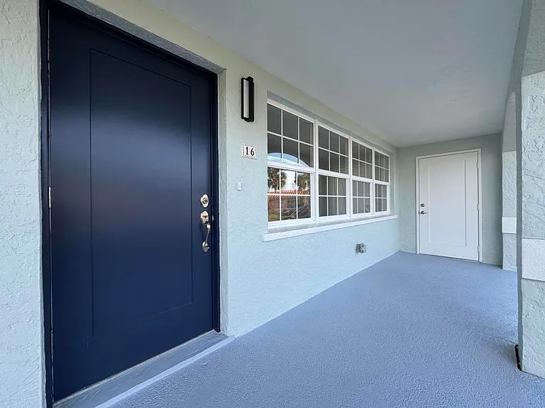 16 Seabreeze Dr — Photo 2