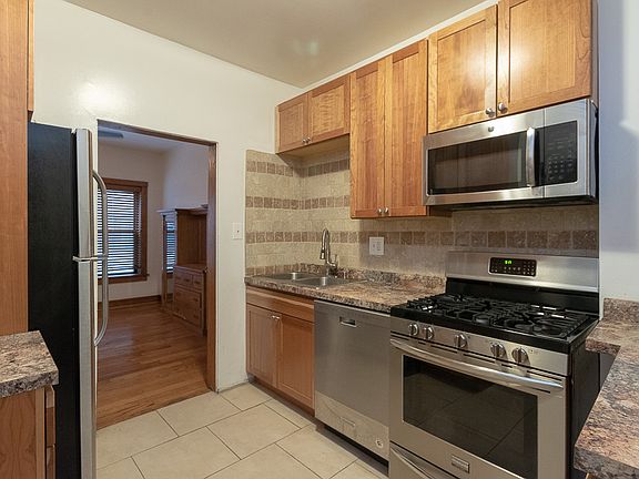 4th image of 3520 N Broadway St APT 1E