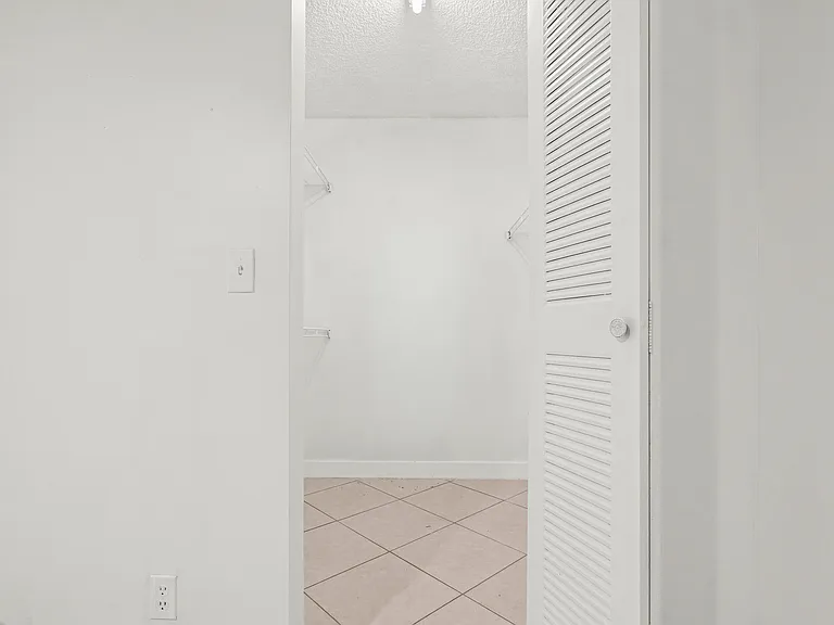 7301 Amberly Ln #304 — Photo 17