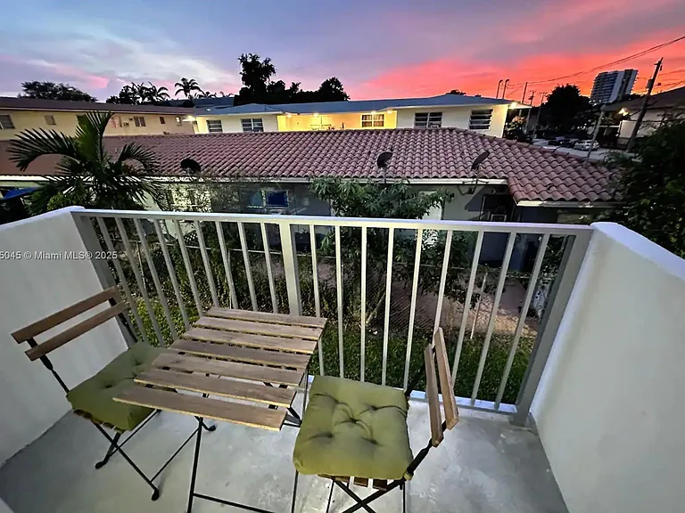 620 SW 10th St #1 — Photo 8