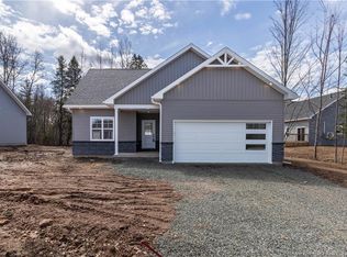 9 4th St, Petitcodiac, NB E4Z4H8