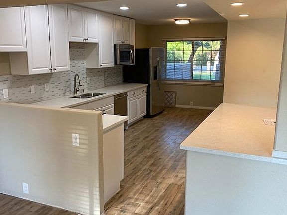 3rd image of 3003 Pinehurst Dr