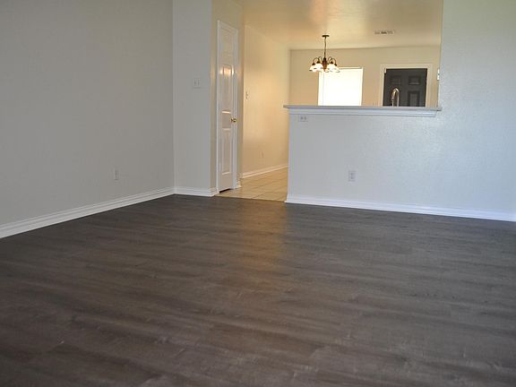 4th image of 105 Peters St