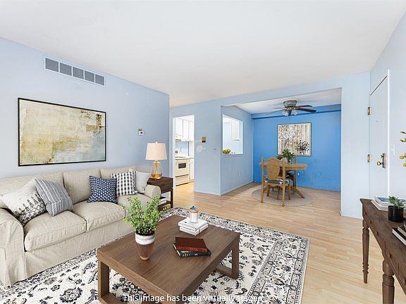 4th image of 1459 E Chateau Vert St APT C