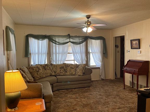 4th image of 813 Childress St