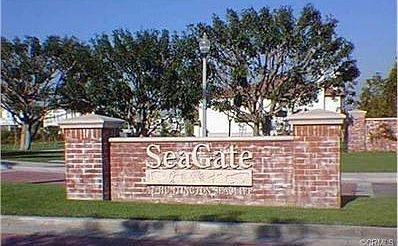 Located in wonderful Seagate neighborhood!