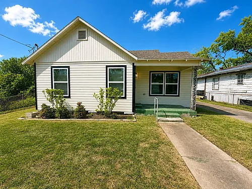 1526 E 32nd 1/2 St Photo 1