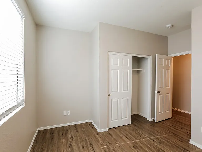 1613 W Saint Catherine Ave — Photo 17