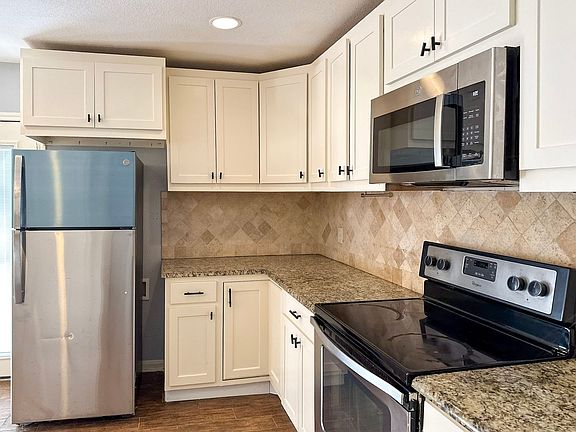 3rd image of 50071 Rusdell Dr