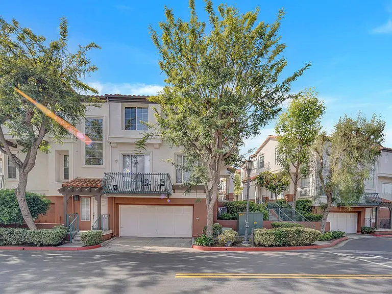 2850 Ballesteros Ln — Photo 3