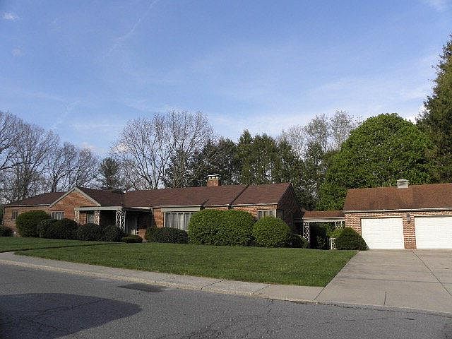 1st image of 1015 Woodlawn Ave