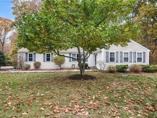 26 Tallwood Dr, Seekonk, MA 02771