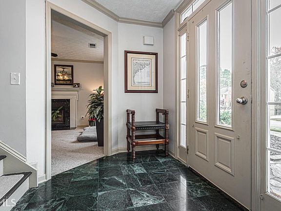3rd image of 4814 Helga Way NE