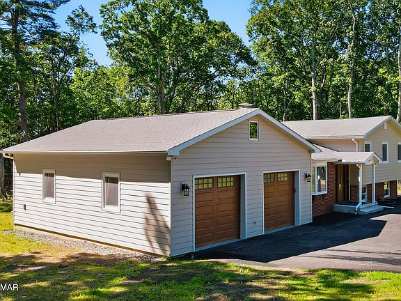 3rd image of 236 Lloyds Ln