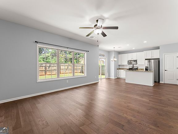 4th image of 429 Highland Pointe Dr