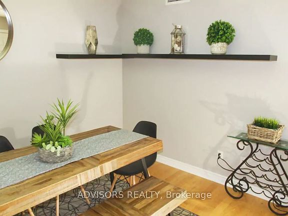 4th image of 270 Wellington St W #413
