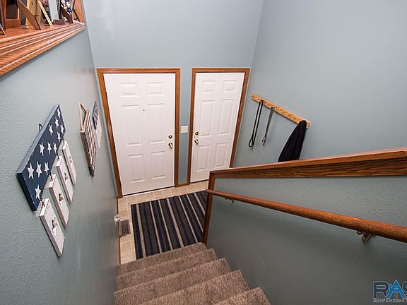 4th image of 707 Lois Ln
