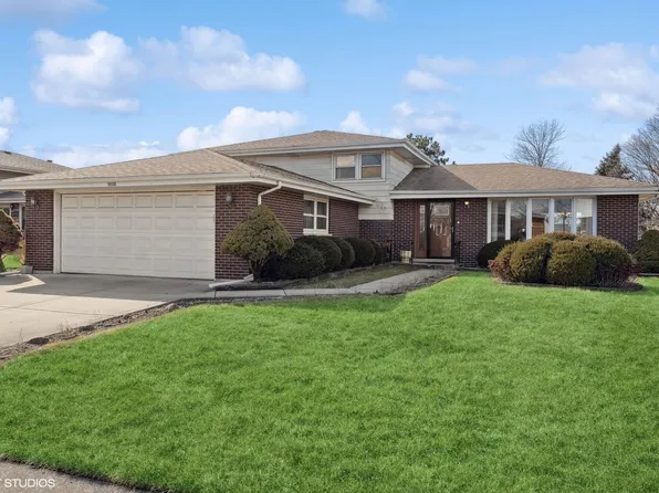 10536 S Tod Dr, Palos Hills, IL 60465