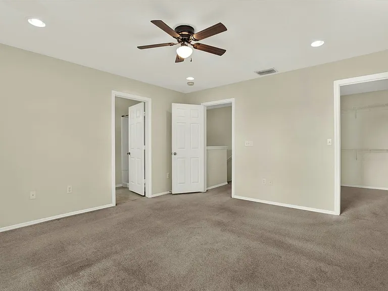 2630 Edgewater Falls Dr — Photo 9