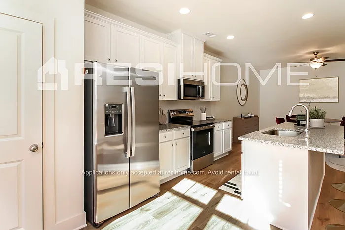 3 bed, 2.5 bath, 1685 sqft, $1,949 — Photo 4