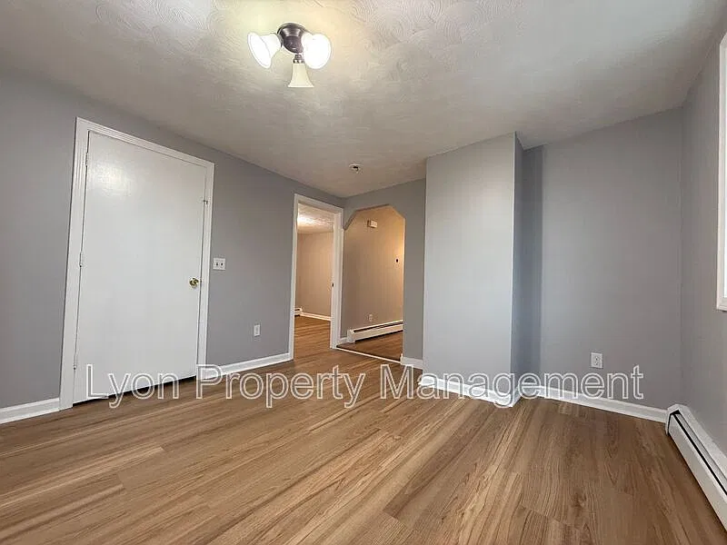 2 bed, 1.0 bath, $1,675 — Photo 3