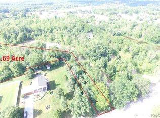 2182 Wiggins Rd, Fenton, MI 48430