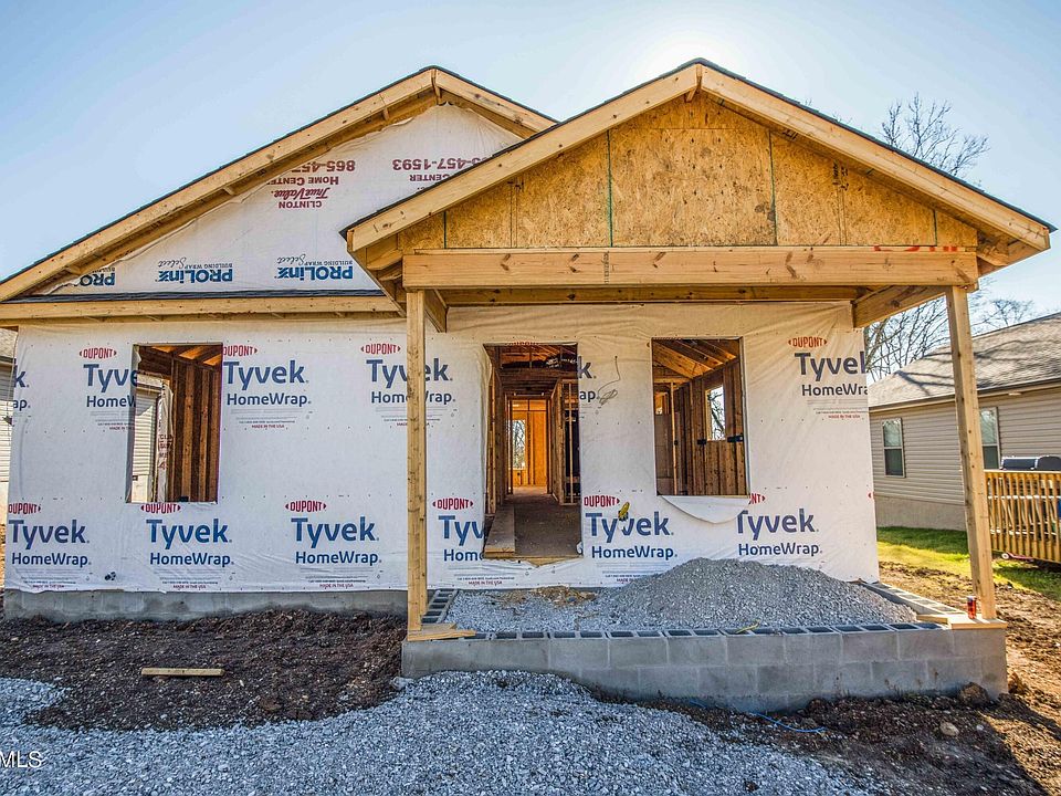 2nd image of 915 Loy St Lot 14