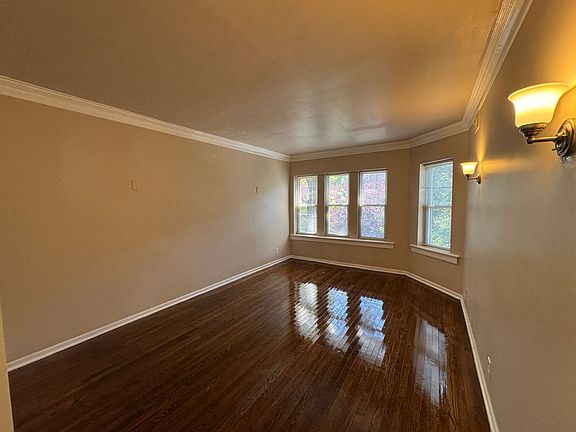 4th image of 2648 E 78th St #4