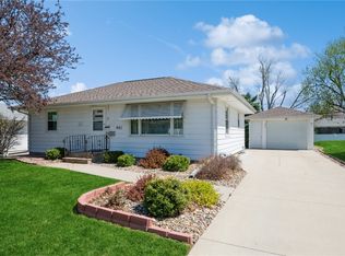 401 23rd St NW, Cedar Rapids, IA 52405
