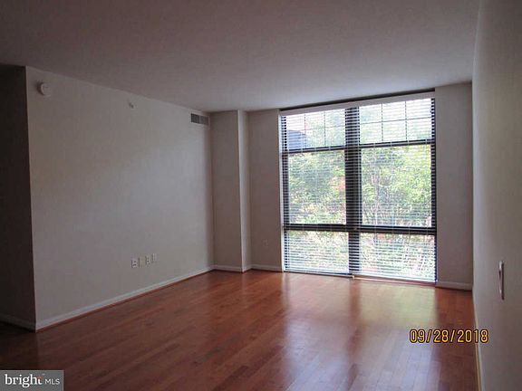 5th image of 1021 N Garfield St APT 336