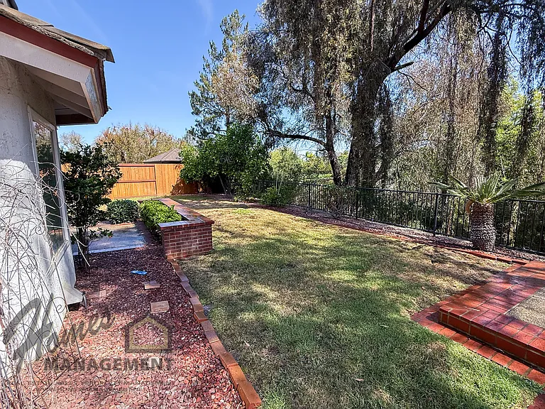 593 Silver Shadow Dr — Photo 27