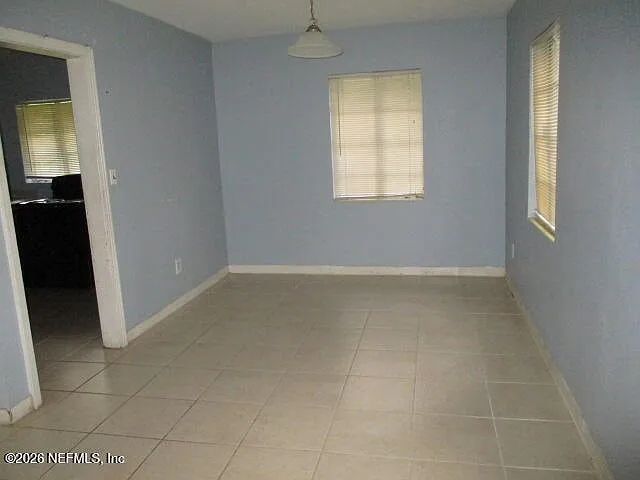 2 bed, 1.0 bath, 894 sqft, $1,050 — Photo 3