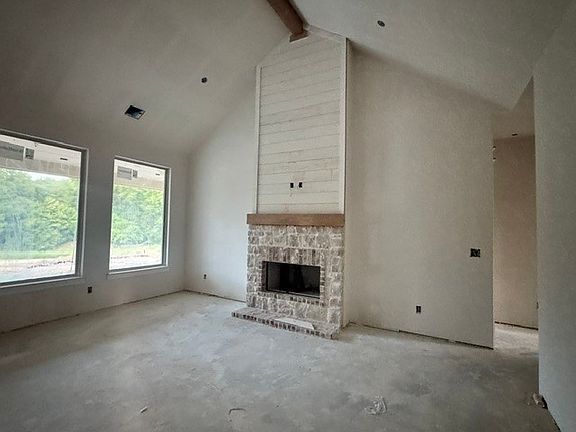 4th image of 69 Luther Ln