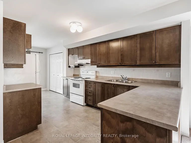 888 Longfields Dr — Photo 6