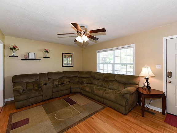 2nd image of 3609 Betty Ln