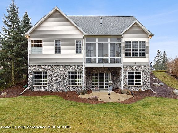 3rd image of 4811 Hawk Hollow Dr E